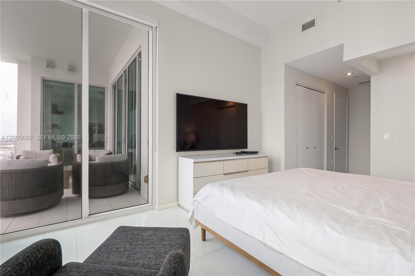 900 Brickell Key Blvd # 3002, Miami FL 33131 — 33
