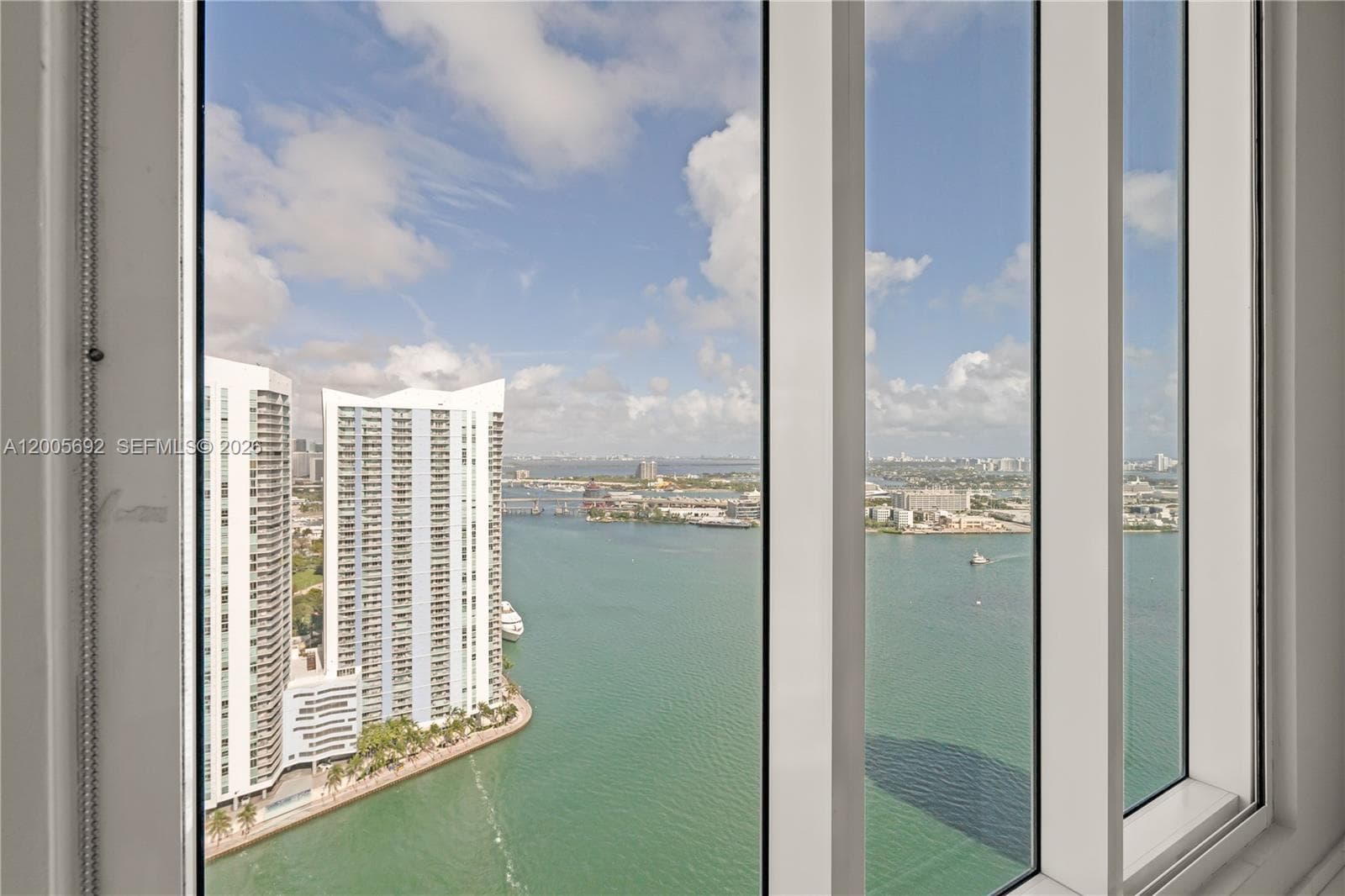900 Brickell Key Blvd # 3002, Miami FL 33131 — 25