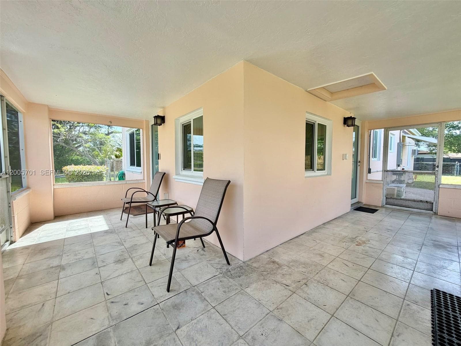 1698 NE 177th St, North Miami Beach FL 33162 — 15