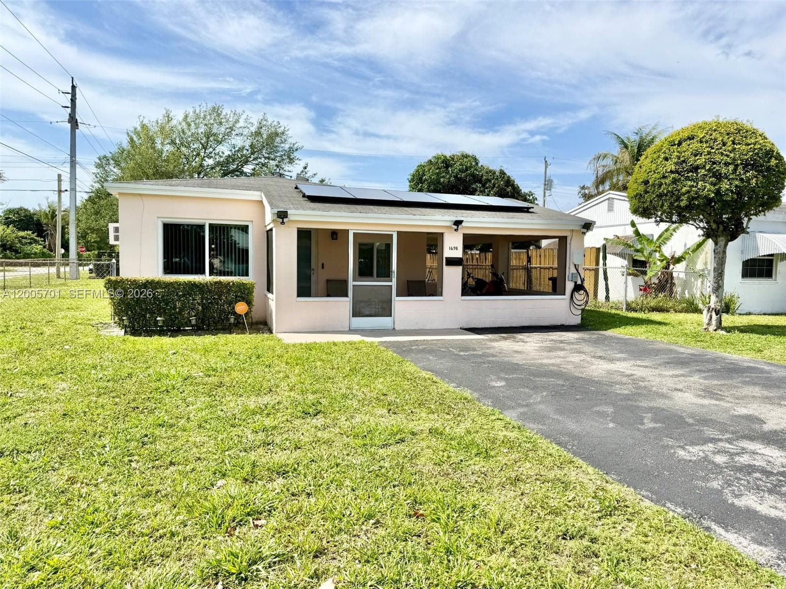 1698 NE 177th St, North Miami Beach FL 33162 — 25