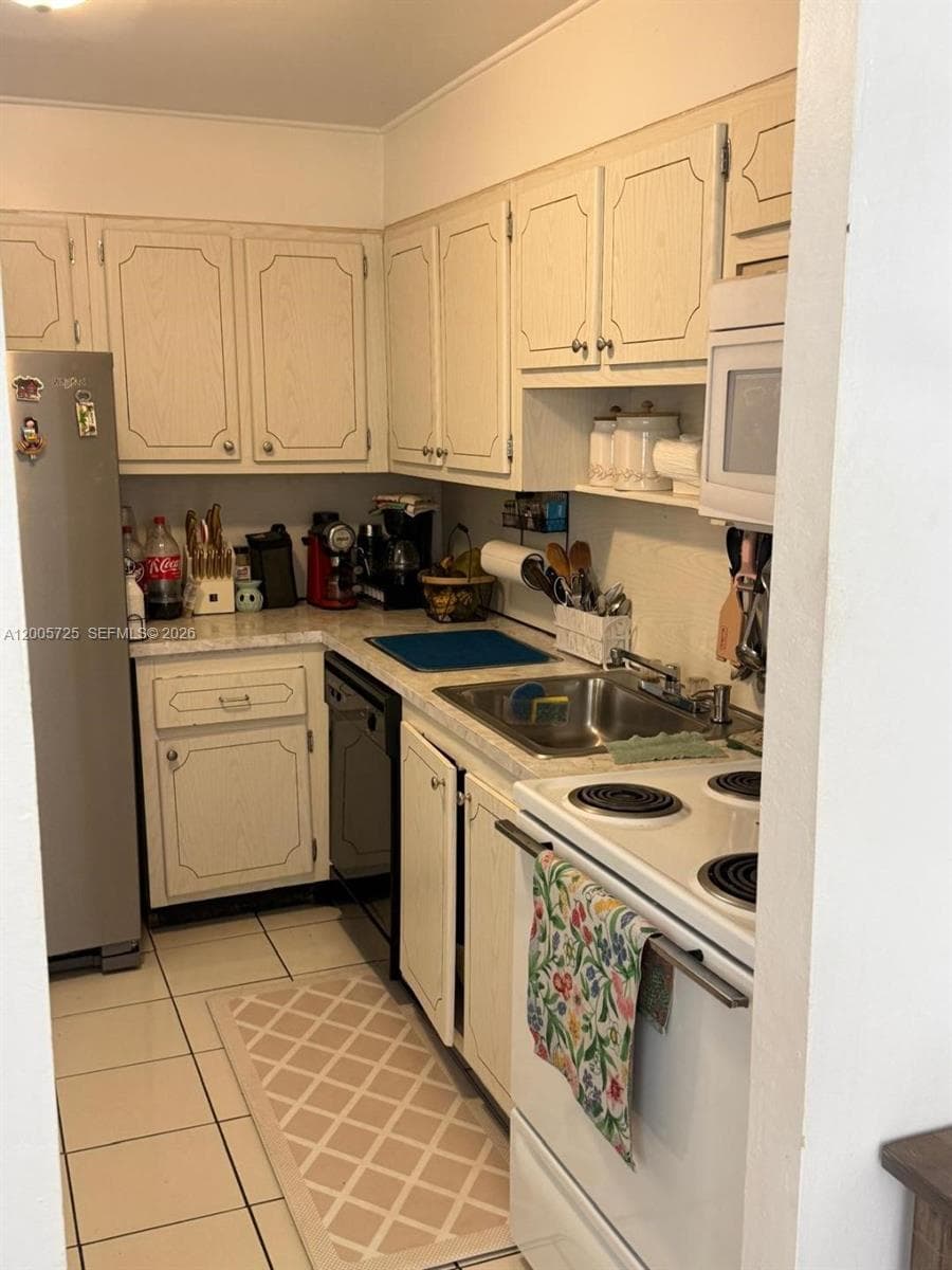 447 NE 195th St # 310, Miami FL 33179 — 16