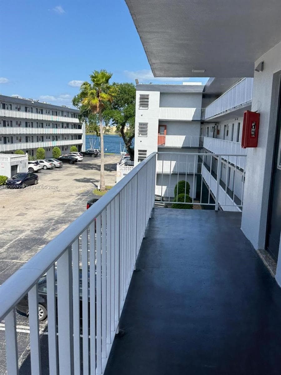 447 NE 195th St # 310, Miami FL 33179 — 14