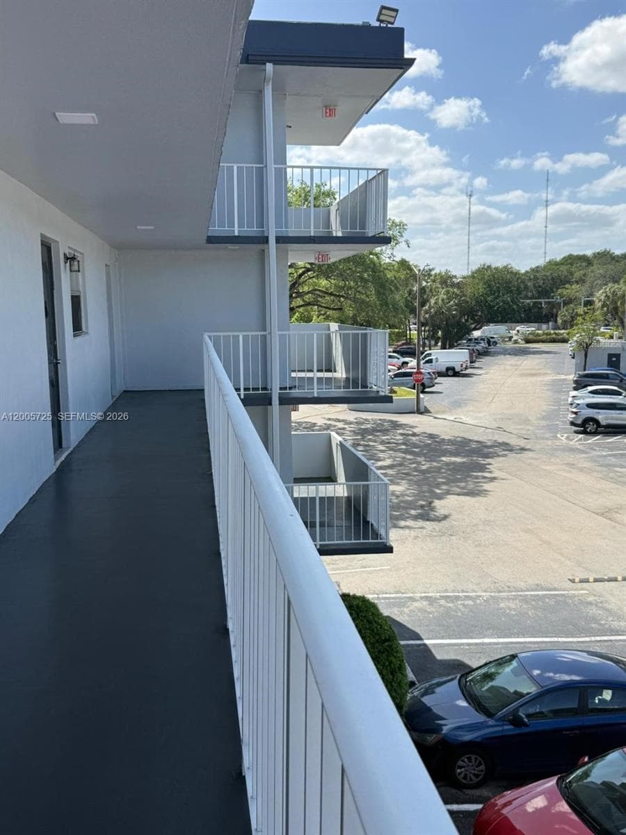 447 NE 195th St # 310, Miami FL 33179 — 18