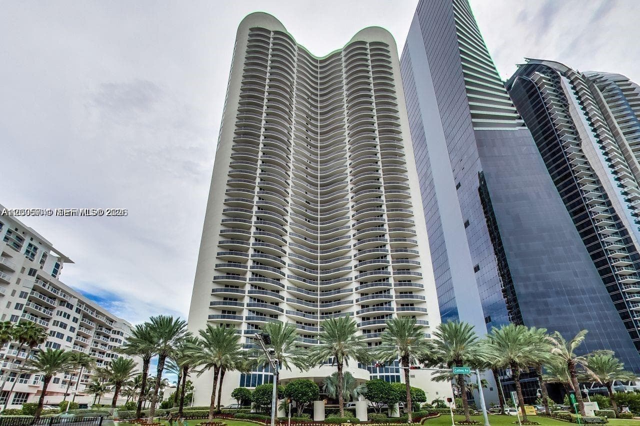 17201 Collins Ave # 3101, Sunny Isles Beach FL 33160 — 39