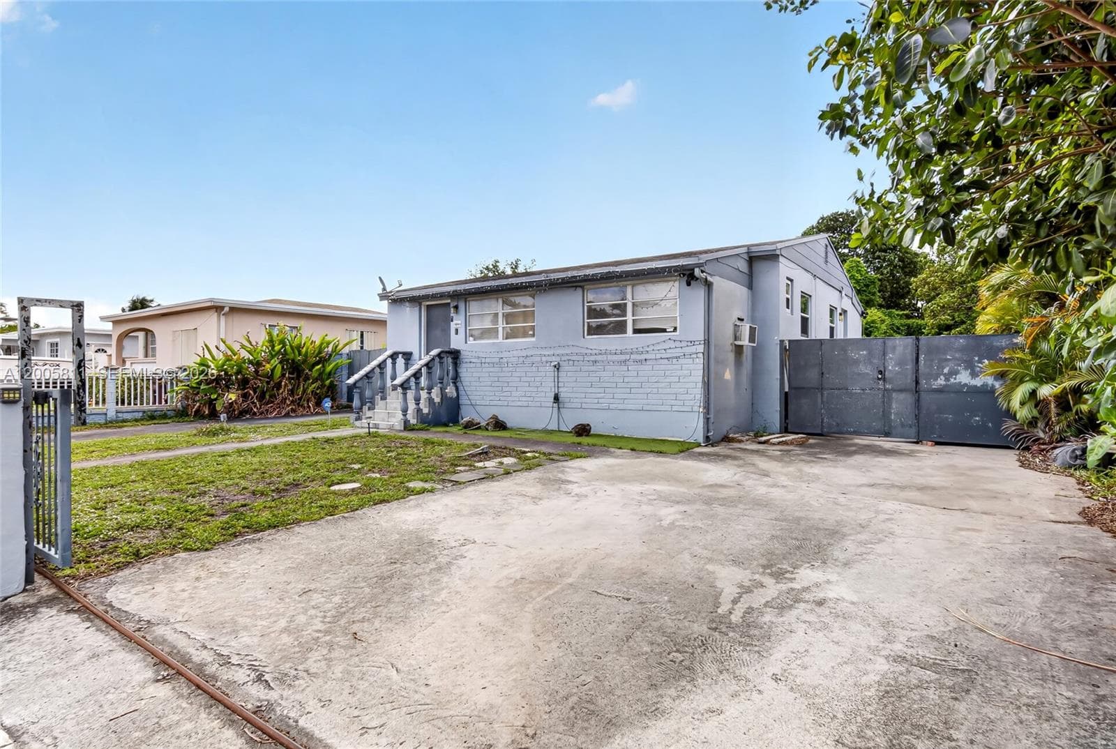 300 E 43rd St, Hialeah FL 33013 — 3
