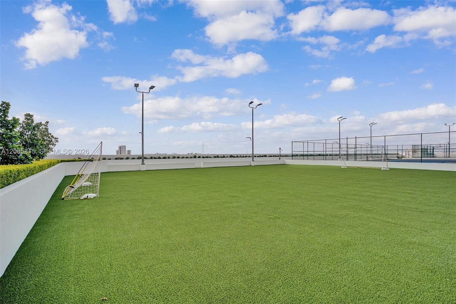 16385 NE Biscayne Blvd, North Miami Beach FL 33160 — 52