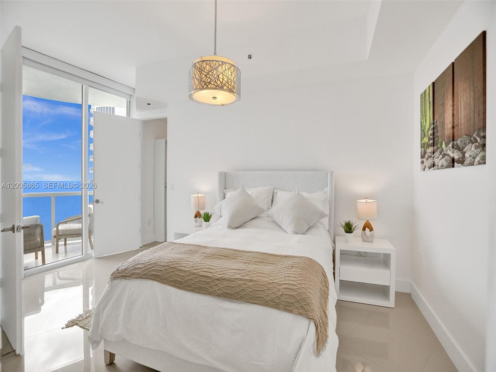 15901 Collins Ave # 2807, Sunny Isles Beach FL 33160 — 33