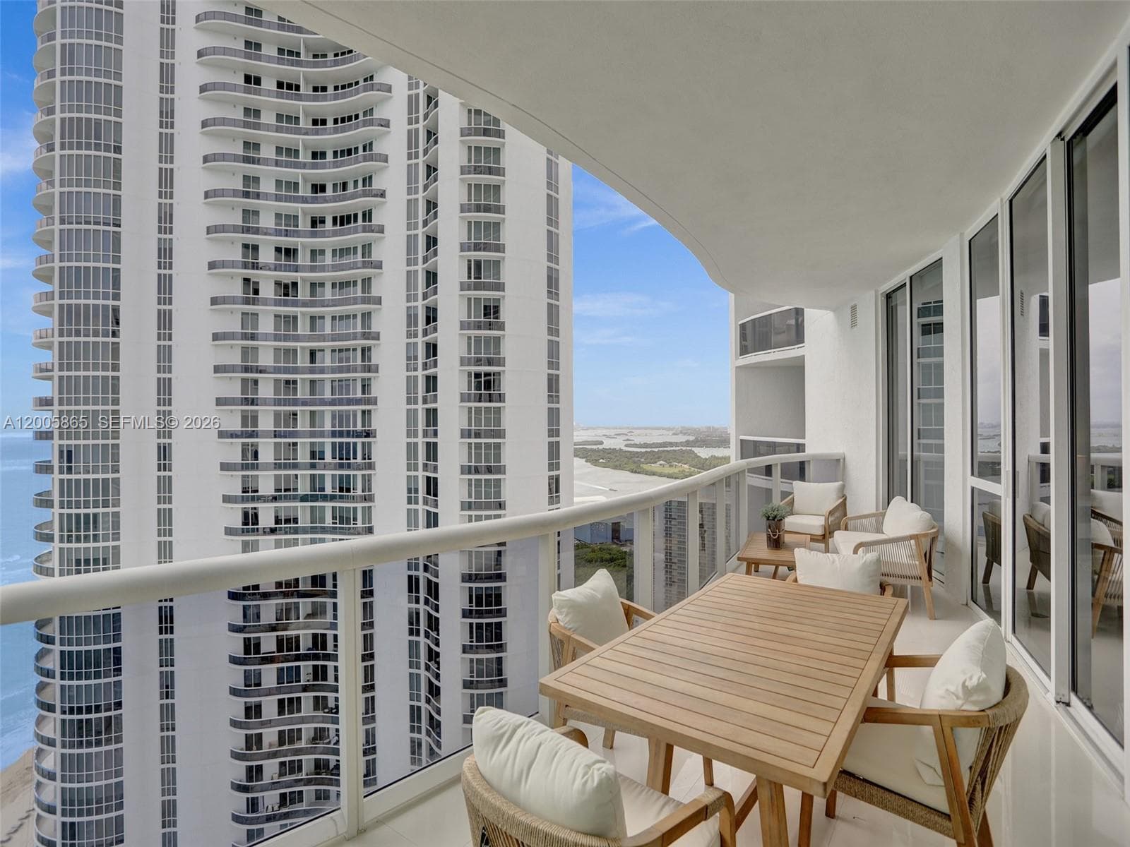 15901 Collins Ave # 2807, Sunny Isles Beach FL 33160 — 15
