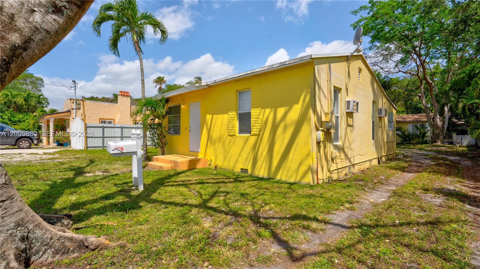 1085 NE 128th St, North Miami FL 33161 — 2