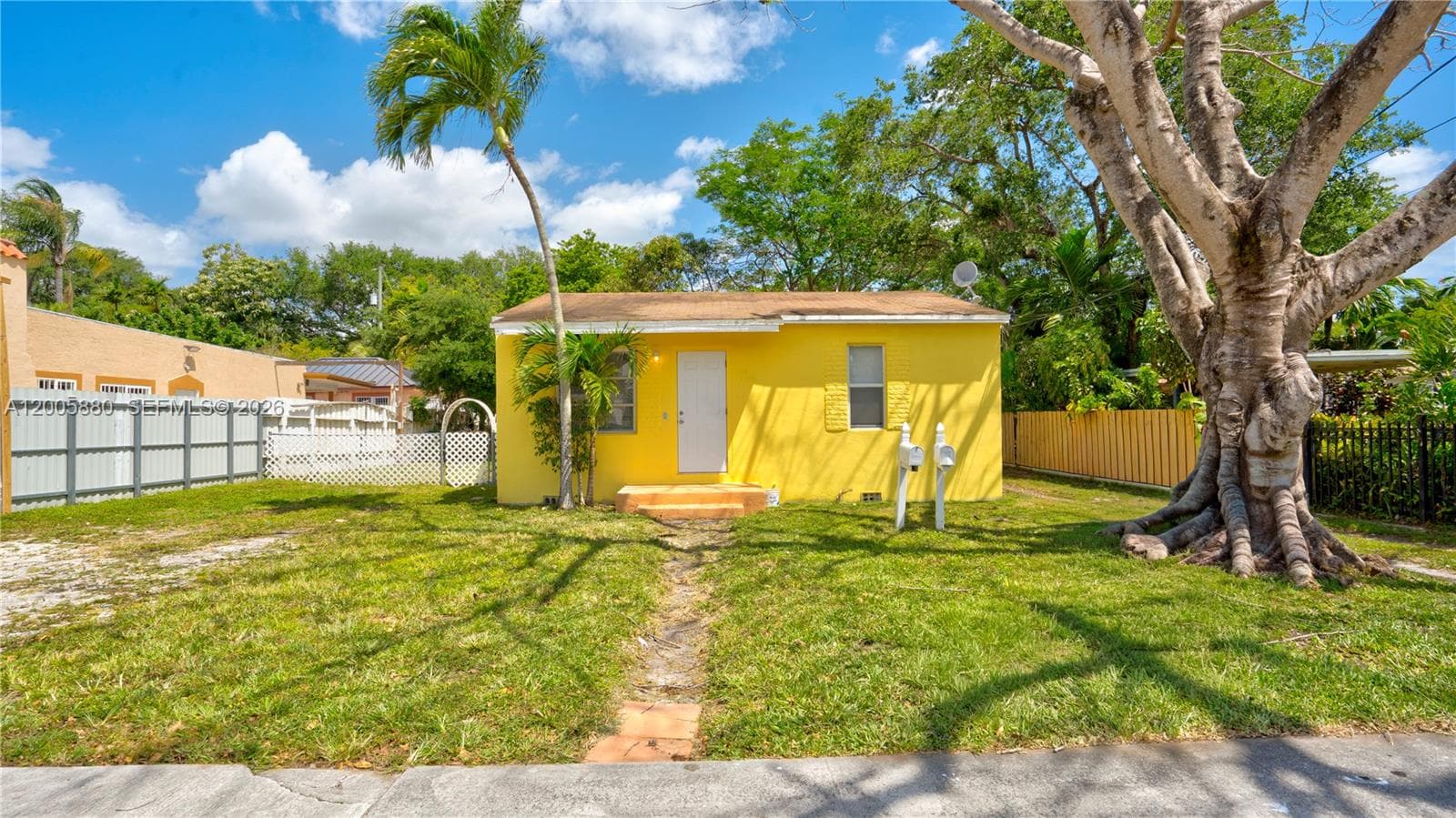 1085 NE 128th St, North Miami FL 33161 — 1