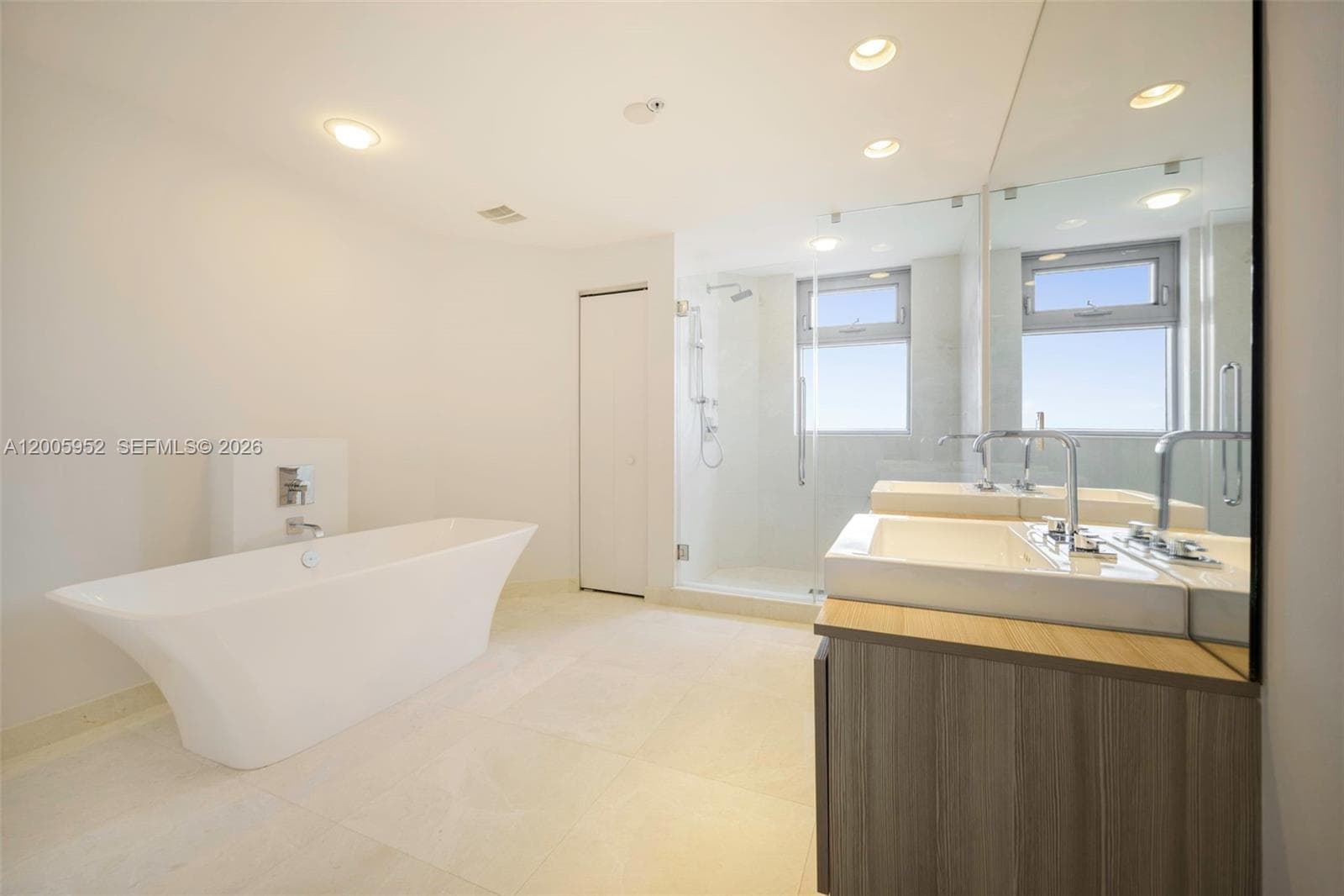 17301 Biscayne Blvd # 1704, North Miami Beach FL 33160 — 27