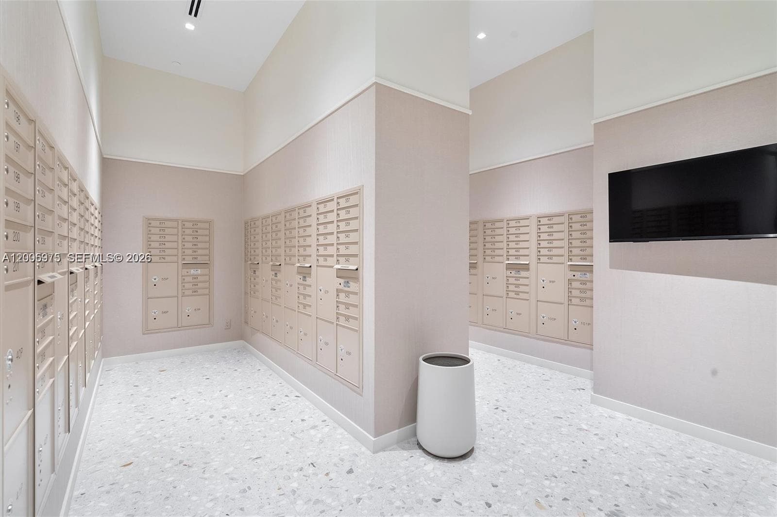 77 SE 5th St # 4106, Miami FL 33131 — 32