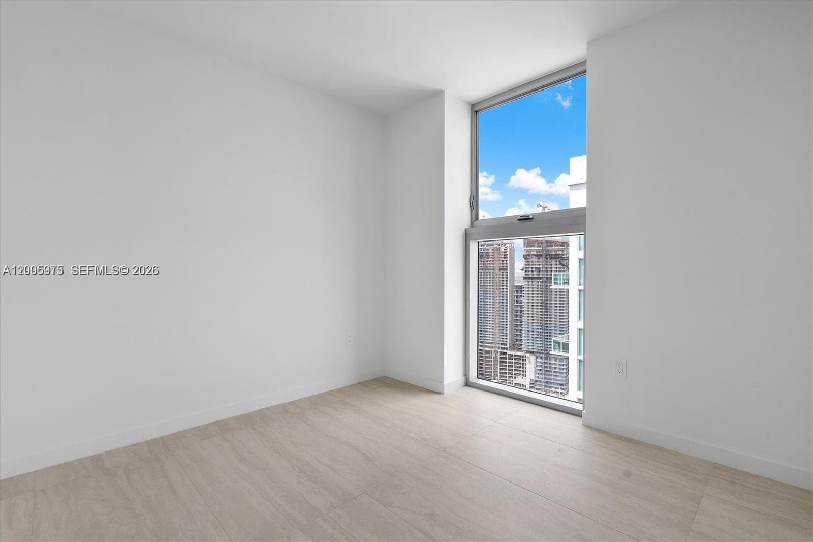77 SE 5th St # 4106, Miami FL 33131 — 14