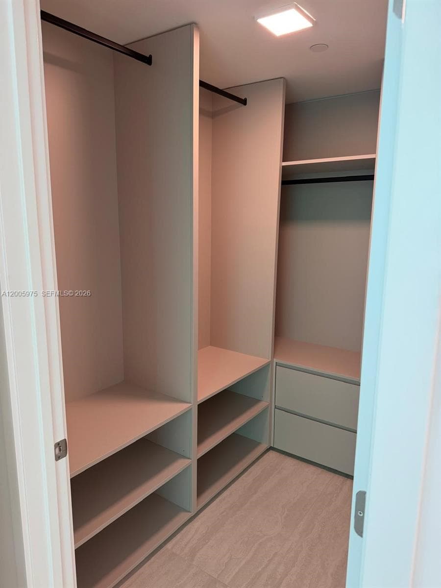 77 SE 5th St # 4106, Miami FL 33131 — 45