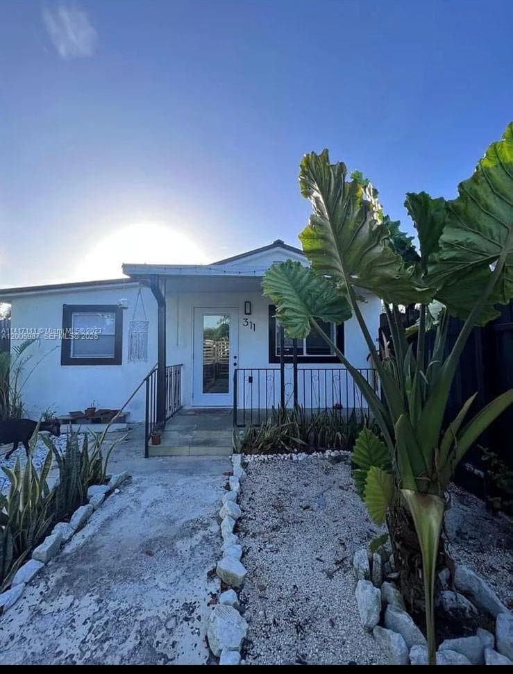 311 NW 32nd Ct, Miami FL 33125 — 4
