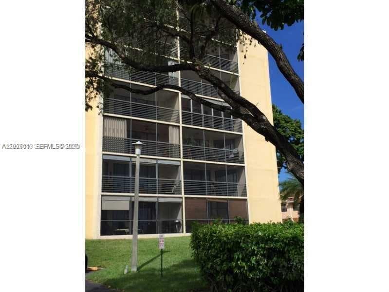 20840 San Simeon Way # 209, Miami FL 33179 — 3