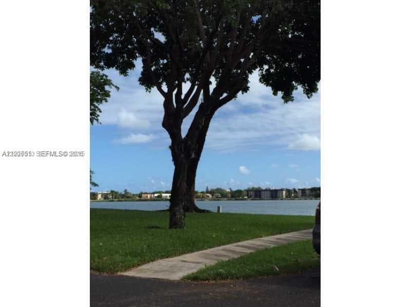 20840 San Simeon Way # 209, Miami FL 33179 — 24