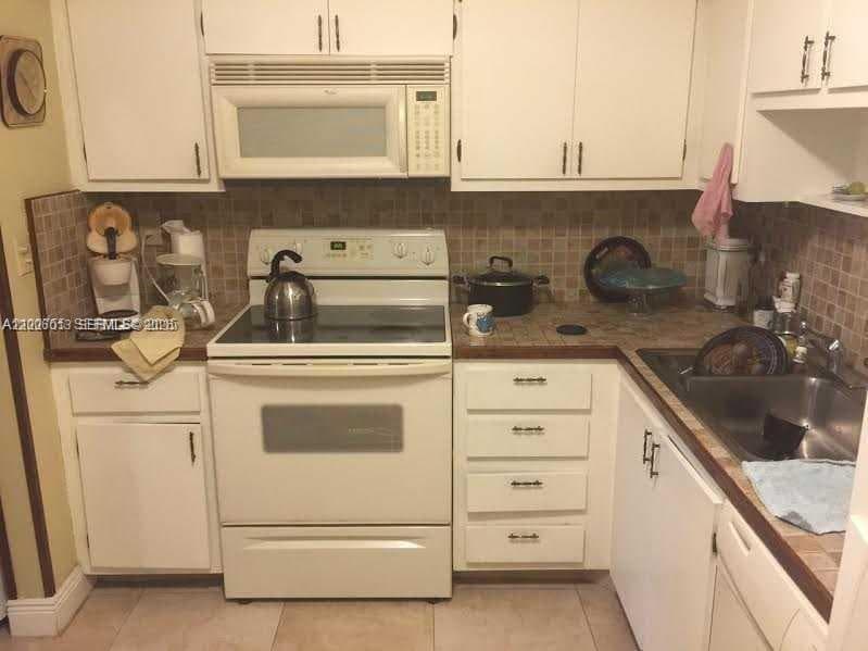 20840 San Simeon Way # 209, Miami FL 33179 — 10