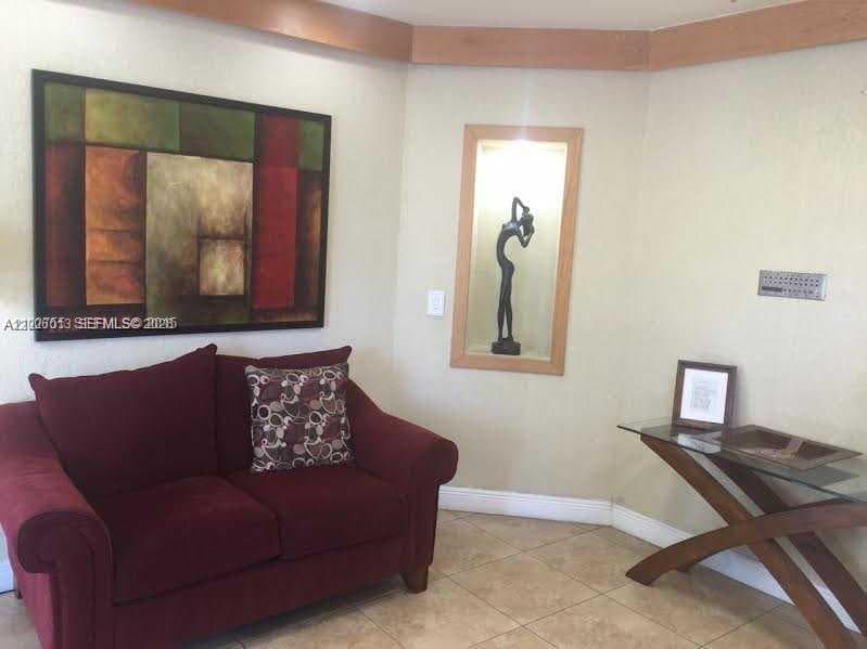 20840 San Simeon Way # 209, Miami FL 33179 — 33