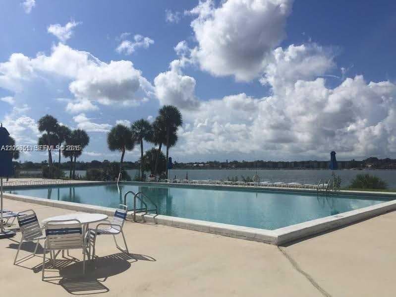 20840 San Simeon Way # 209, Miami FL 33179 — 31