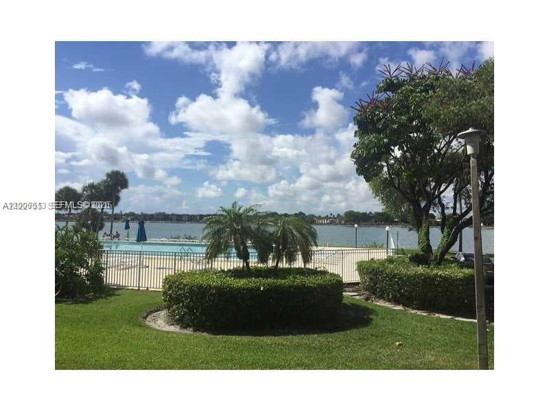 20840 San Simeon Way # 209, Miami FL 33179 — 25