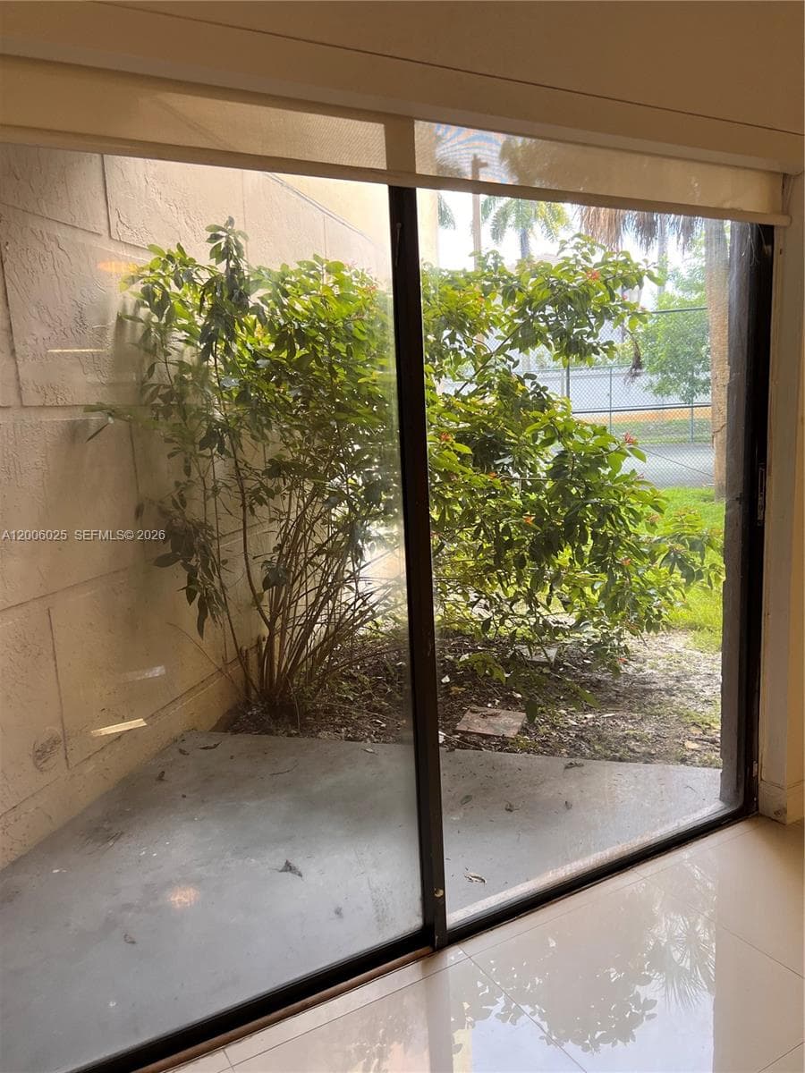 8290 Lake Dr # 108, Doral FL 33166 — 27