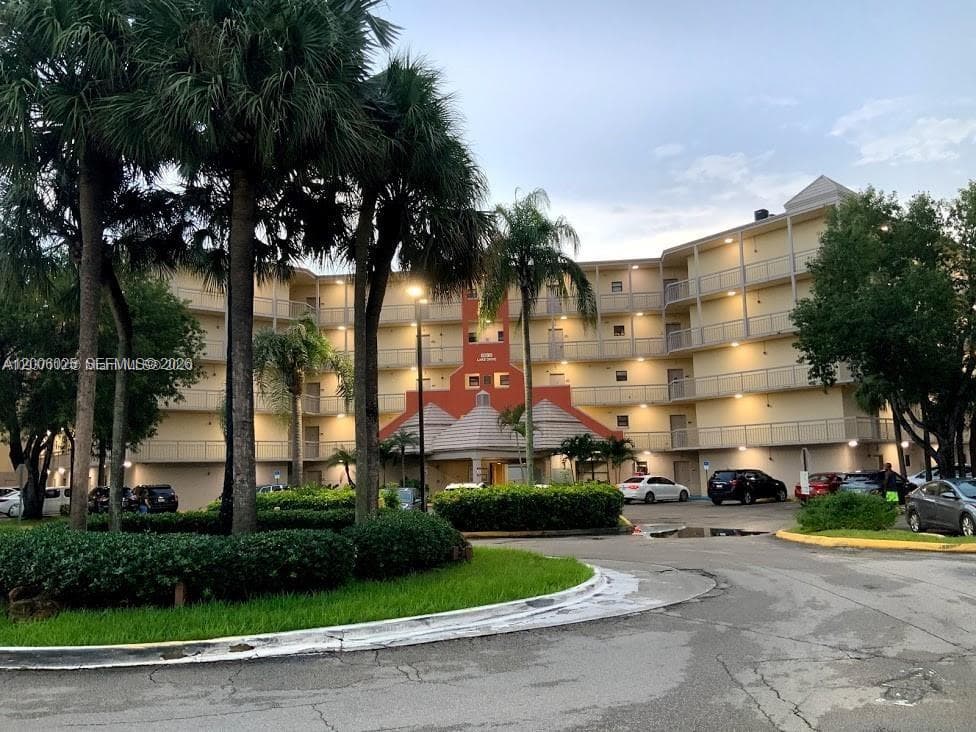 8290 Lake Dr # 108, Doral FL 33166 — 6
