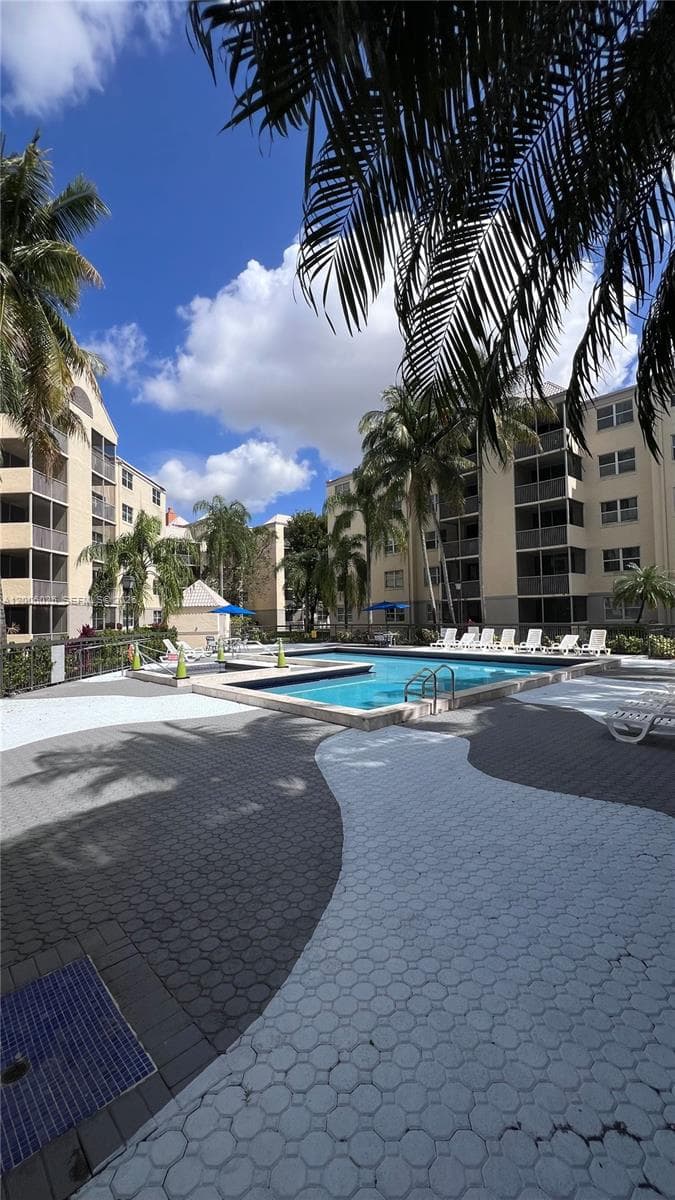 8290 Lake Dr # 108, Doral FL 33166 — 42