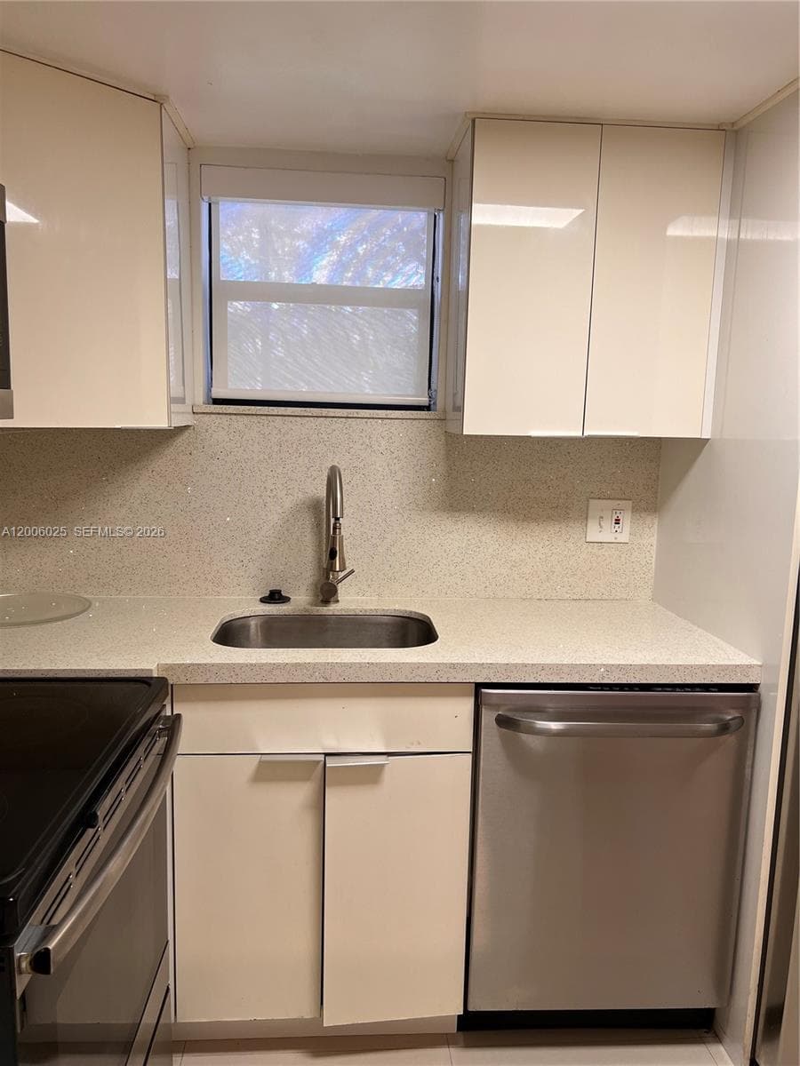 8290 Lake Dr # 108, Doral FL 33166 — 16