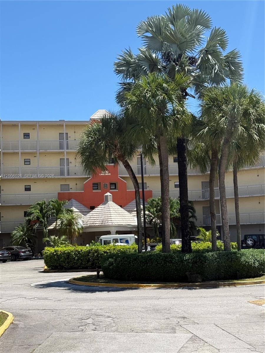 8290 Lake Dr # 108, Doral FL 33166 — 57