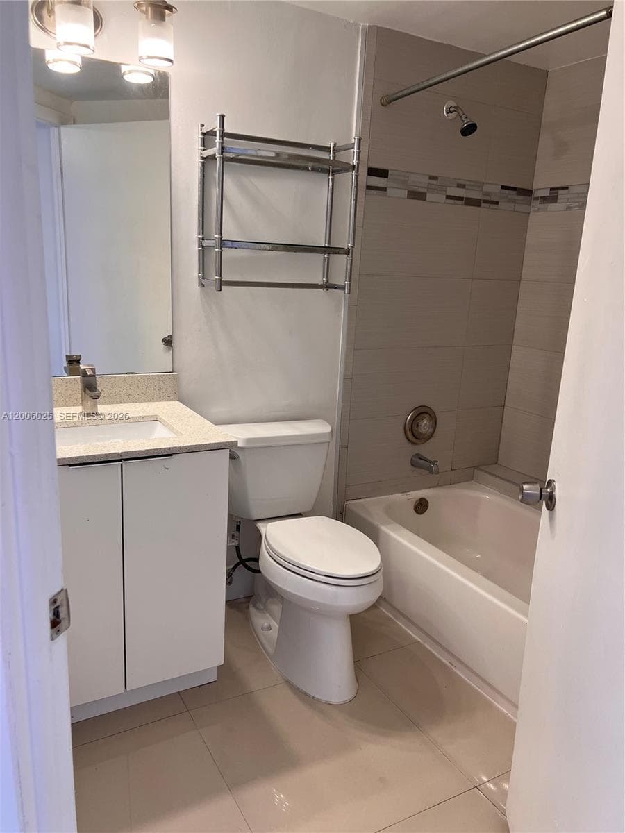 8290 Lake Dr # 108, Doral FL 33166 — 32