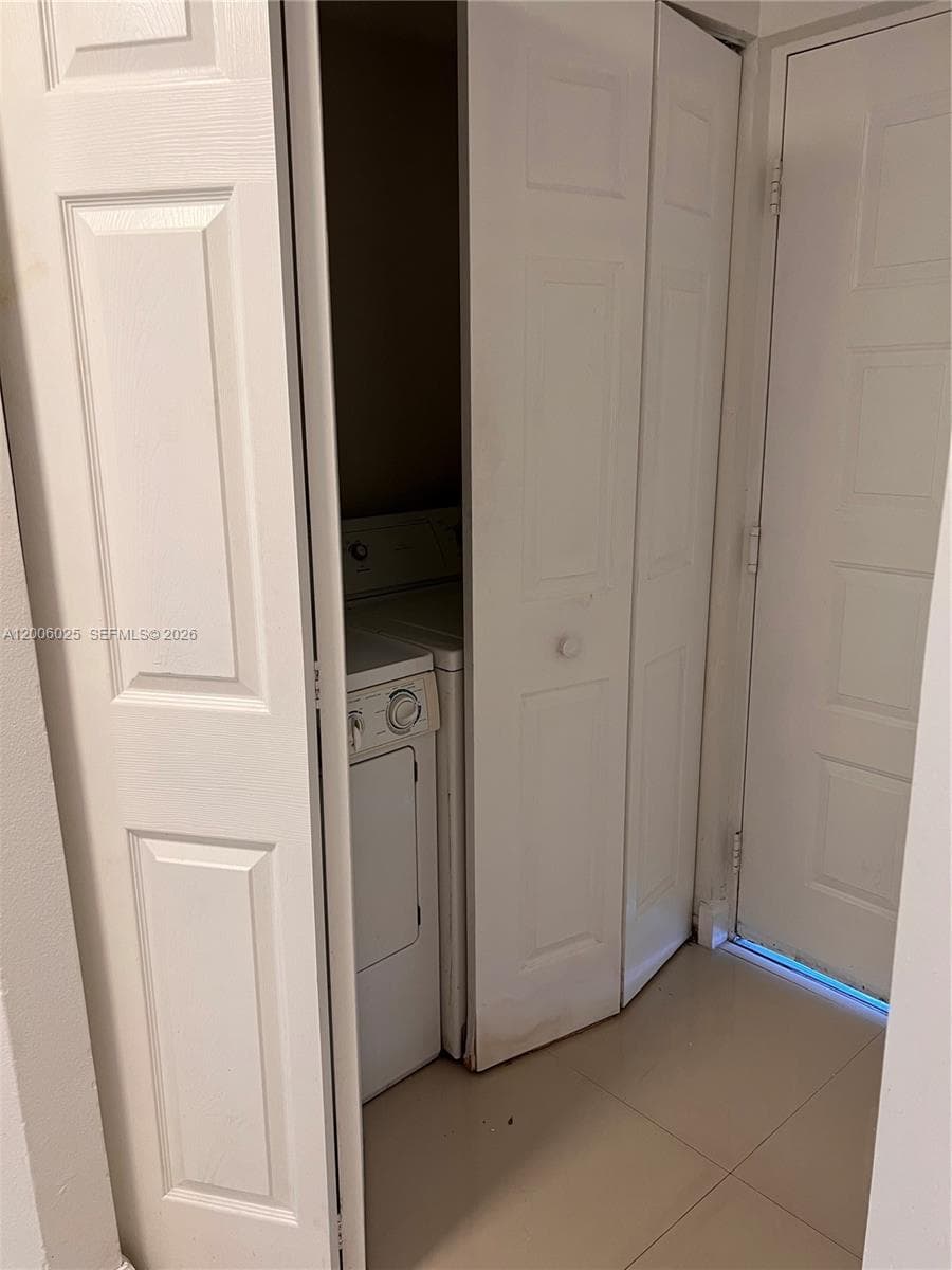 8290 Lake Dr # 108, Doral FL 33166 — 33