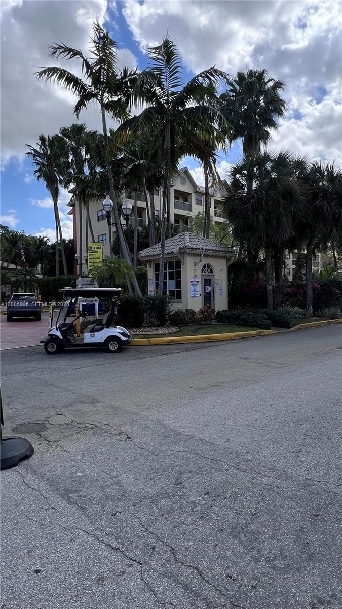 8290 Lake Dr # 108, Doral FL 33166 — 37