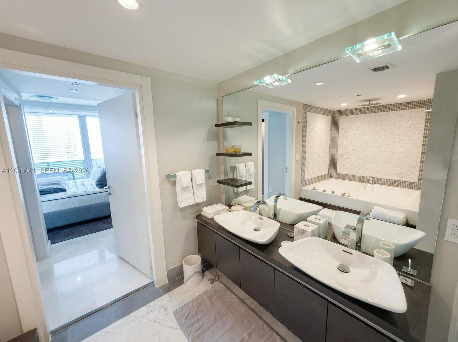200 BISCAYNE BLVD WAY # 4310, Miami FL 33131 — 16