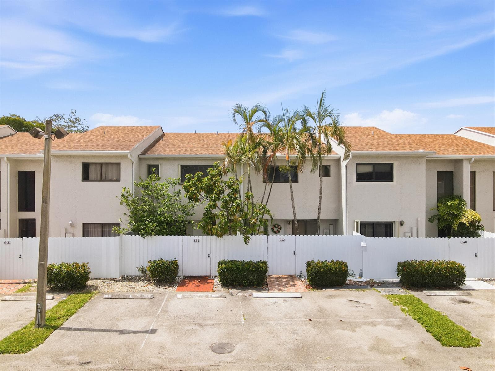 644 NE 195th Street, Miami FL 33179 — 27