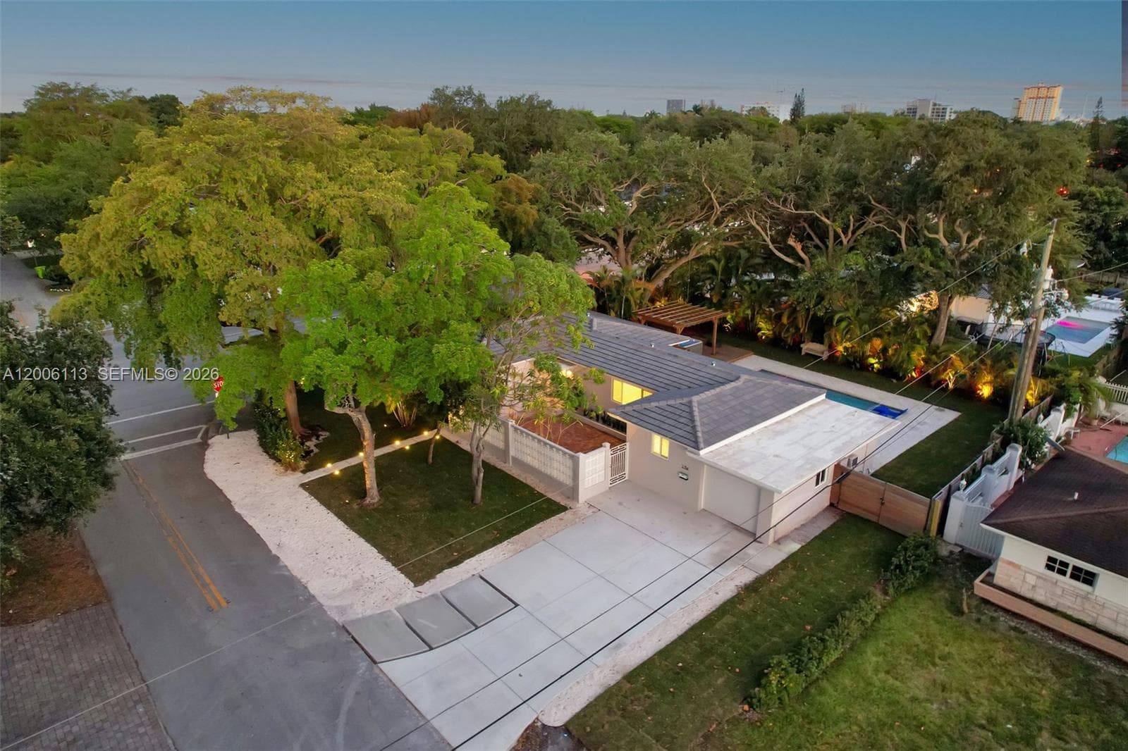 2 NW 89th St, El Portal FL 33150 — 23