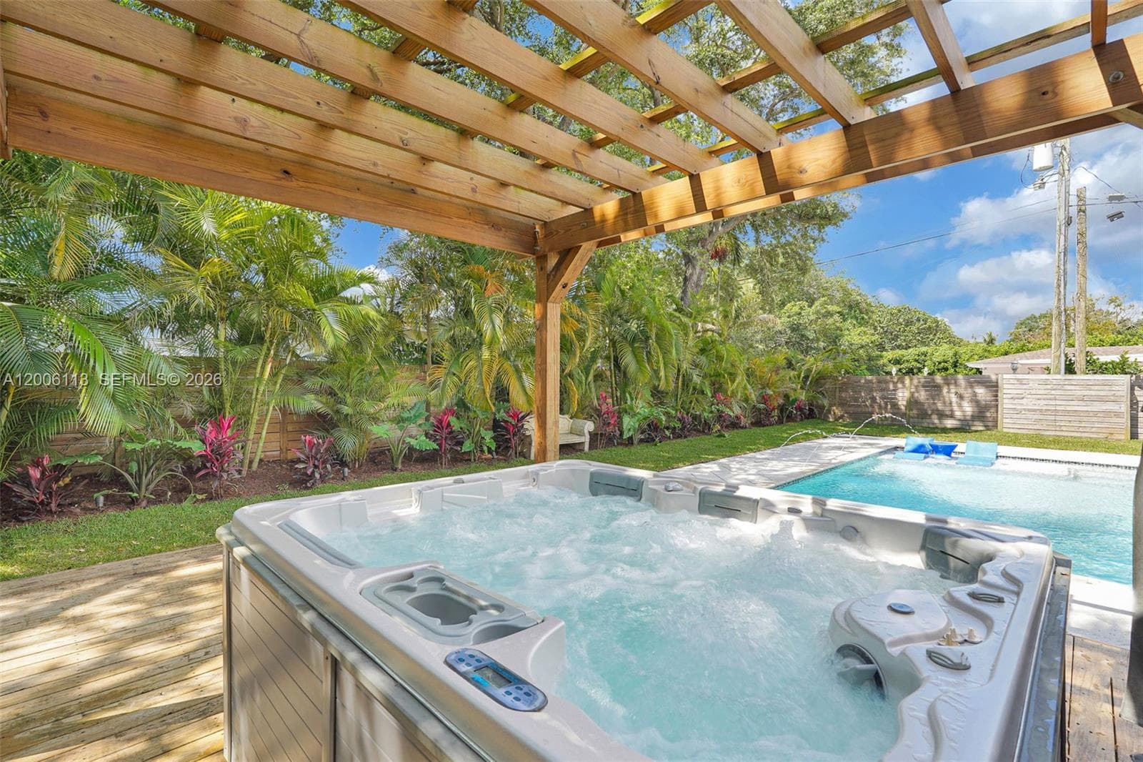 2 NW 89th St, El Portal FL 33150 — 2
