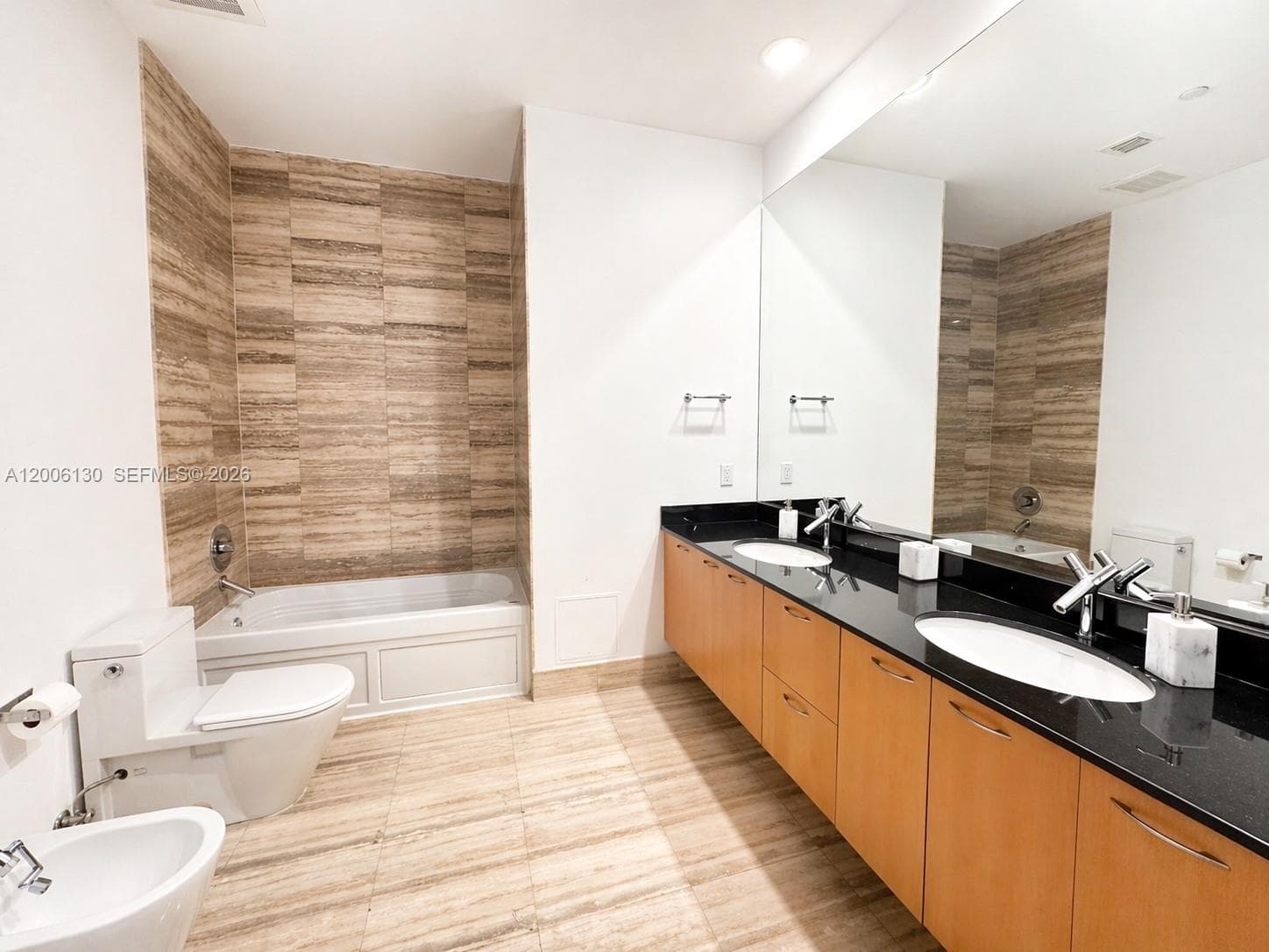 15811 Collins Ave # 3805, Sunny Isles Beach FL 33160 — 17