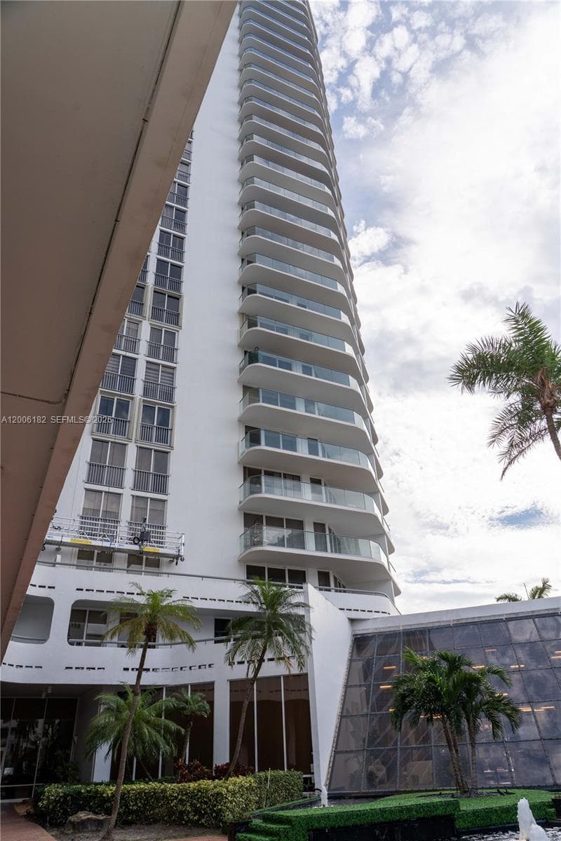 19707 Turnberry Way # 18C, Aventura FL 33180 — 71
