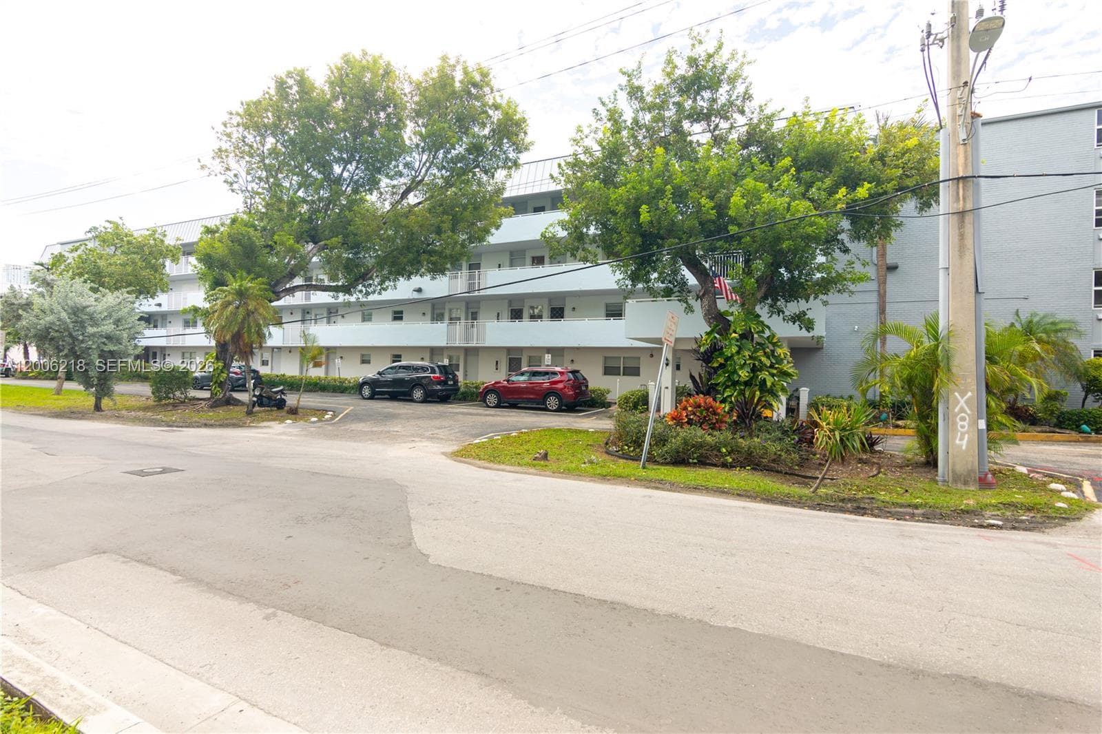 3600 NE 170th St # 308, North Miami Beach FL 33160 — 34