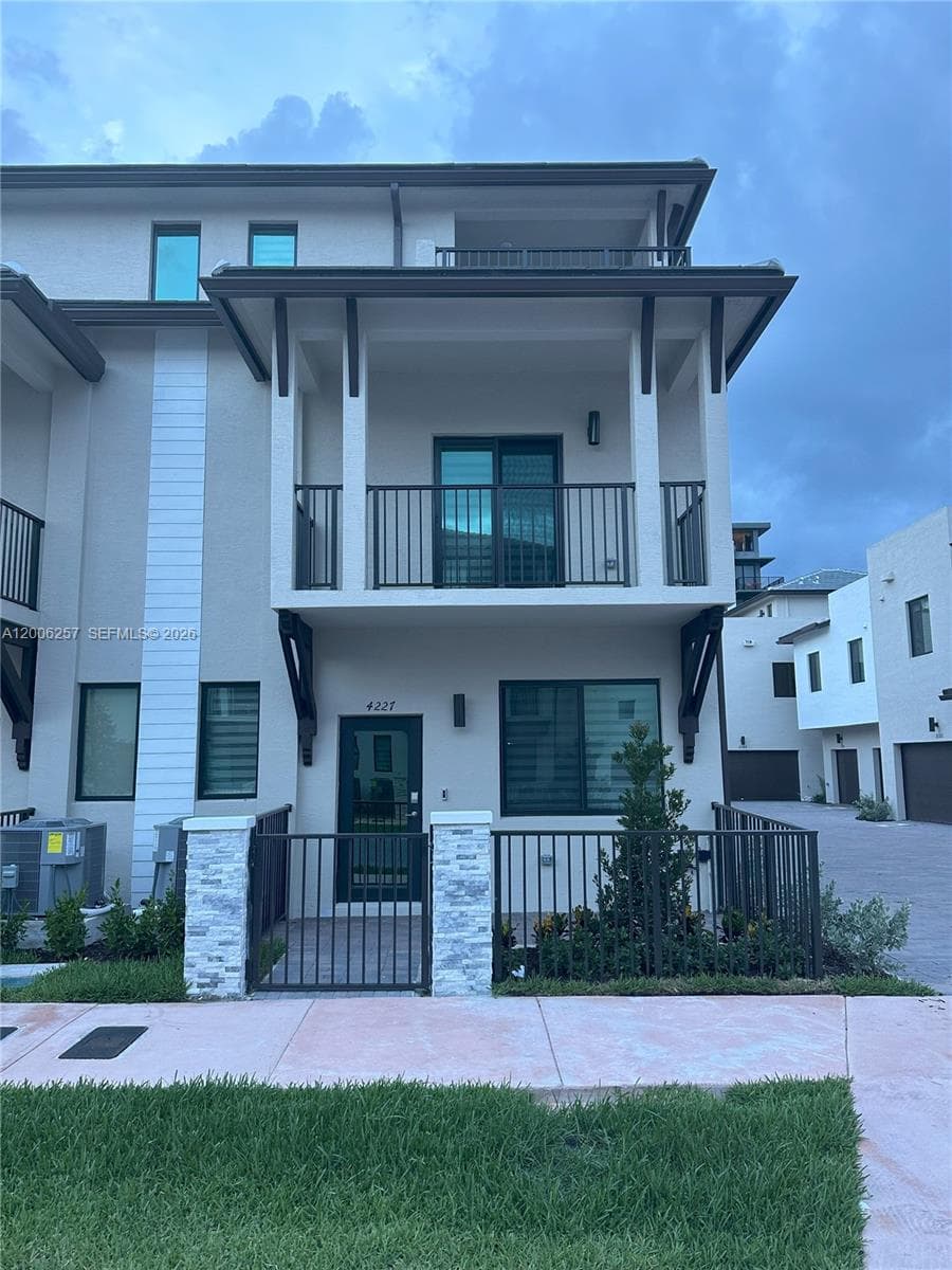 4227 NW 83rd Path, Doral FL 33166 — 1