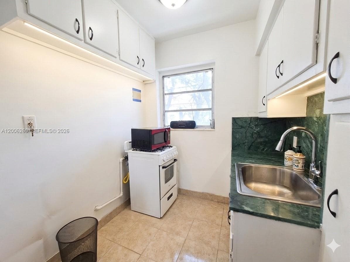 4740 Pine Tree Dr # 20, Miami Beach FL 33140 — 5