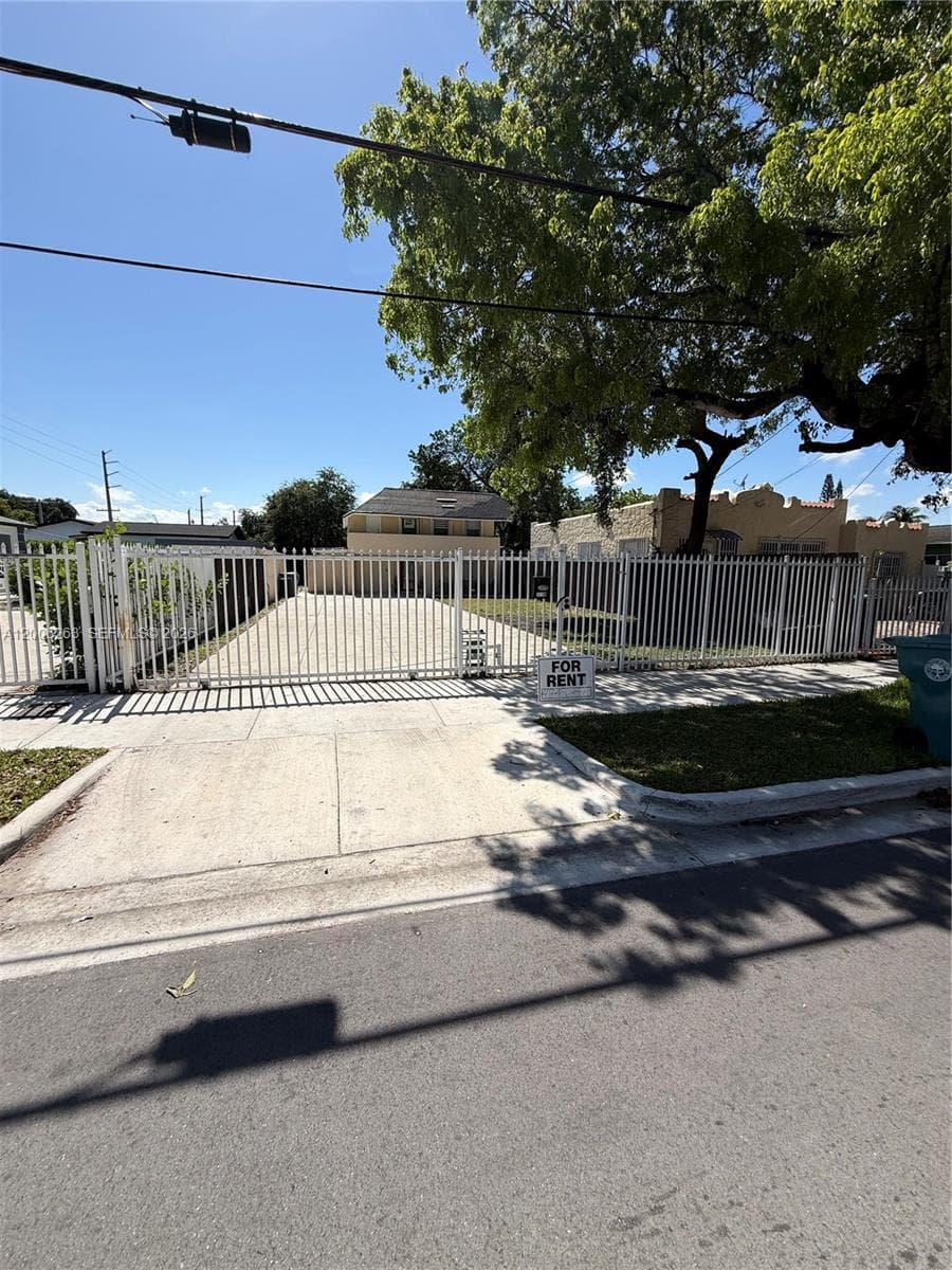 6716 NW 6th Ave # 2, Miami FL 33150 — 16