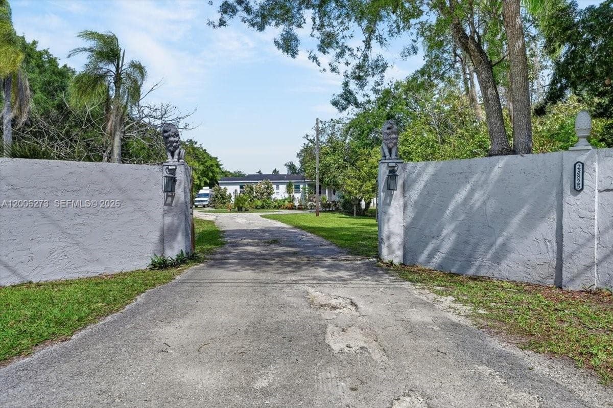 23825 SW 142nd Ave, Homestead FL 33032 — 43