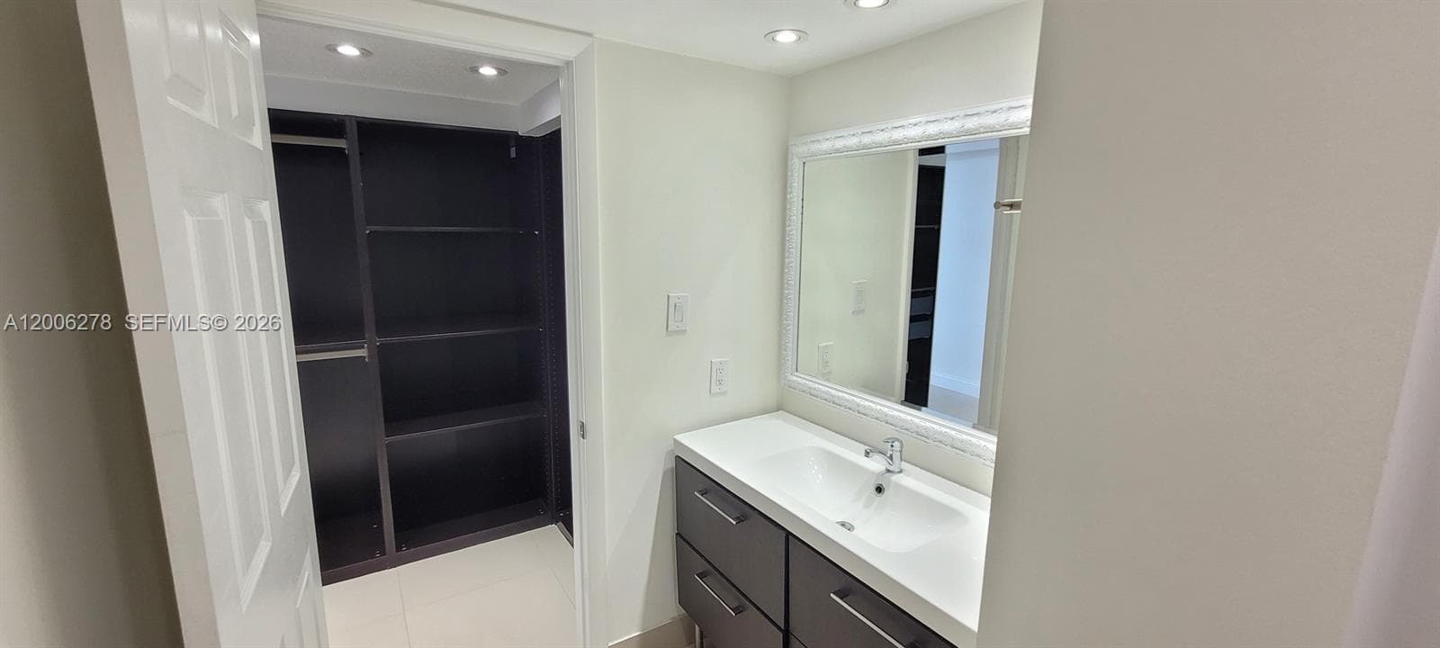 18011 Biscayne Blvd # 402, Aventura FL 33160 — 22