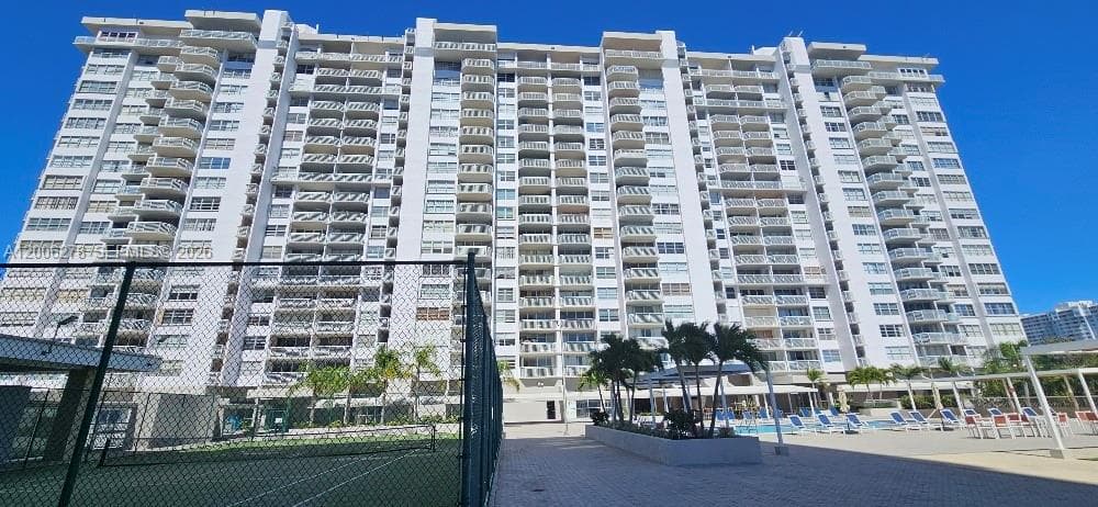 18011 Biscayne Blvd # 402, Aventura FL 33160 — 30