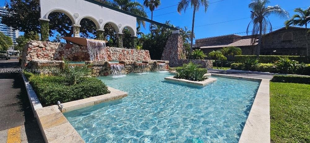 18011 Biscayne Blvd # 402, Aventura FL 33160 — 40