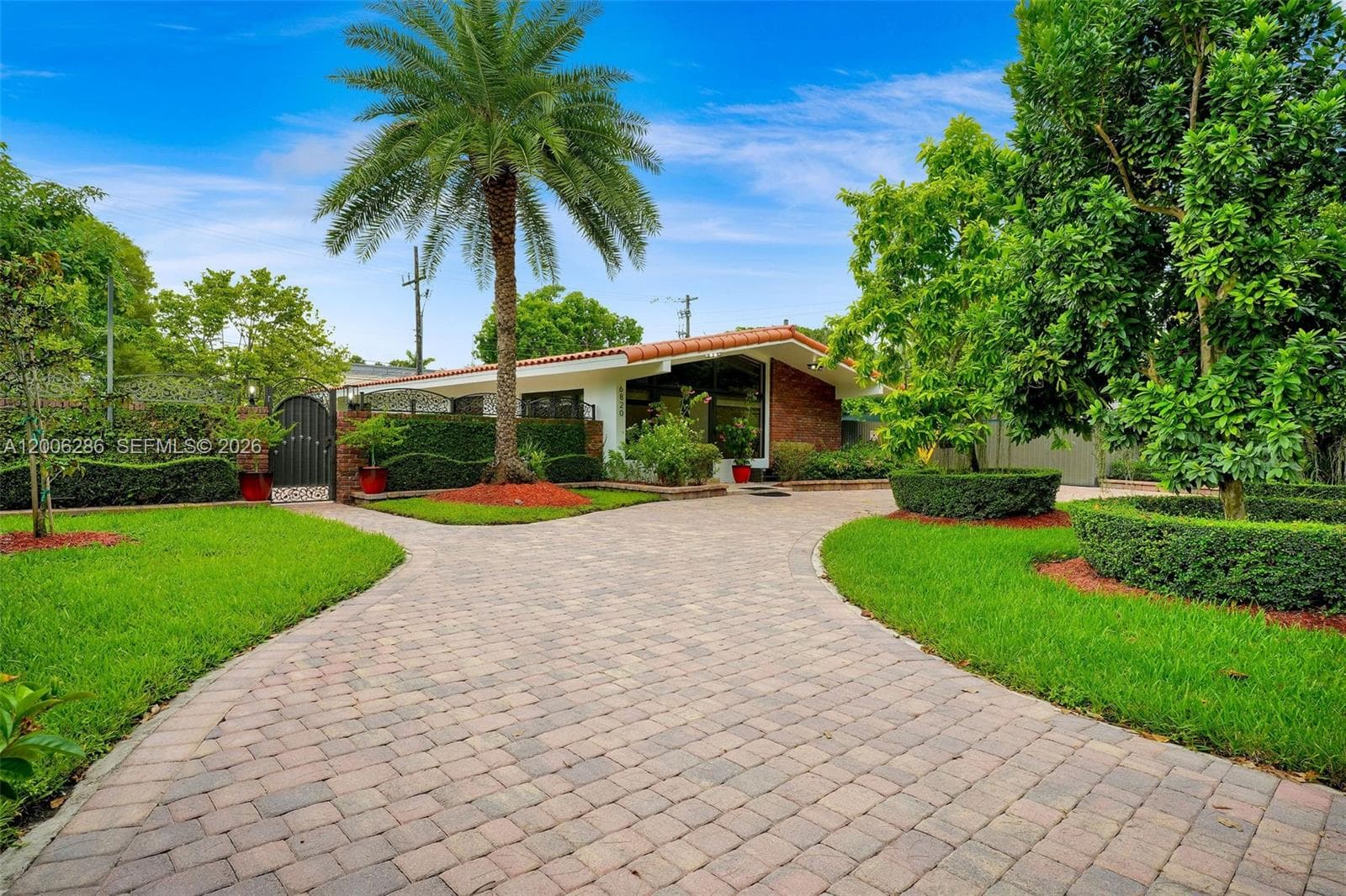 6820 SW 86th Ave, Miami FL 33143 — 2