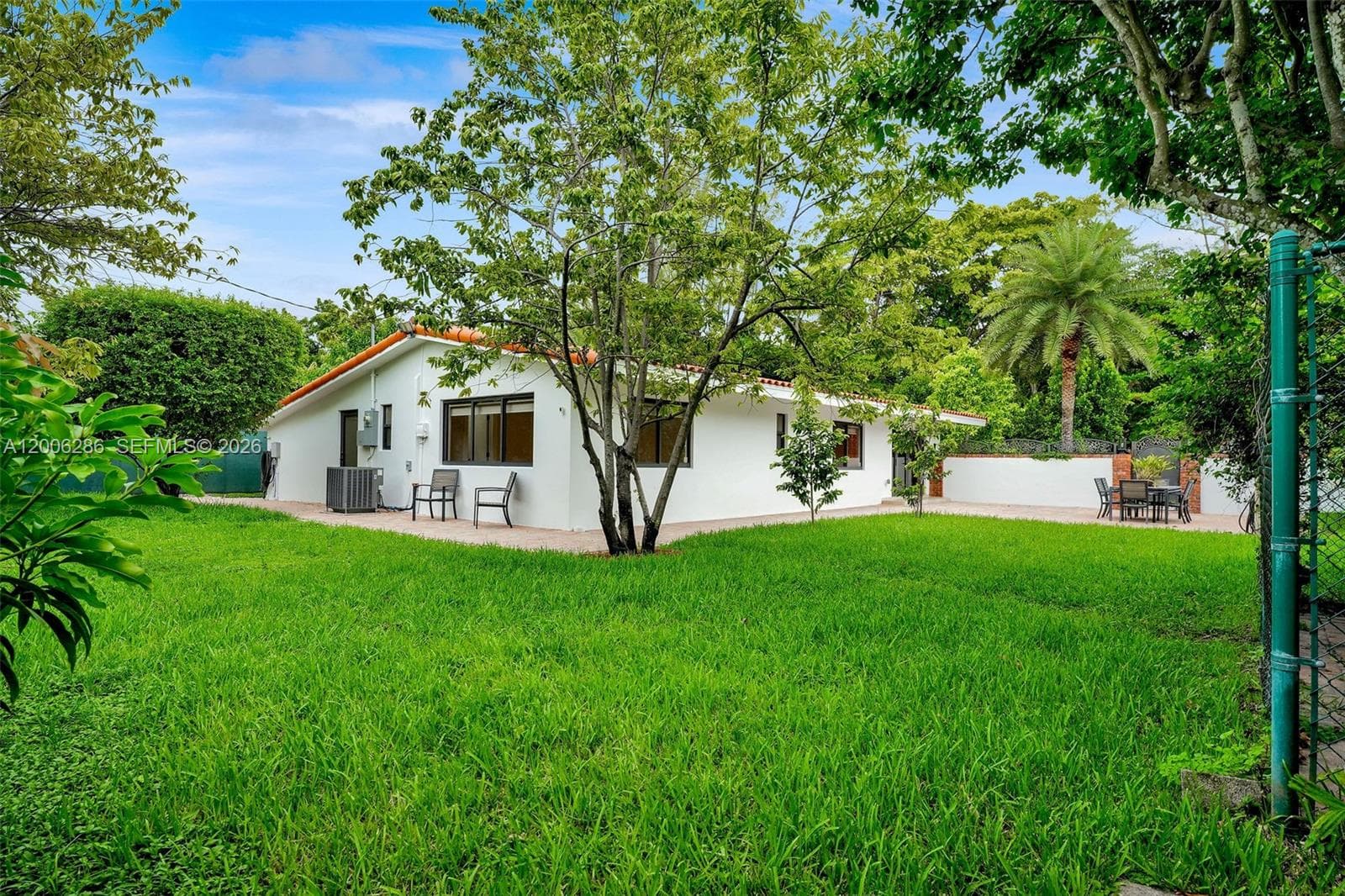 6820 SW 86th Ave, Miami FL 33143 — 33