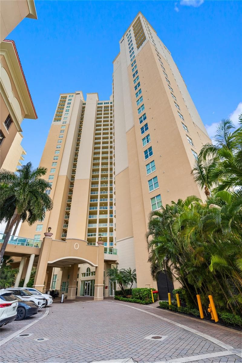 3330 NE 190th St # 712, Aventura FL 33180 — 2
